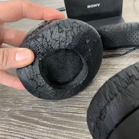 Sony Wireless Over Ear Headphones w/ Charging Aux Dock MDR-RF985R TESTED - Picture 10 of 11